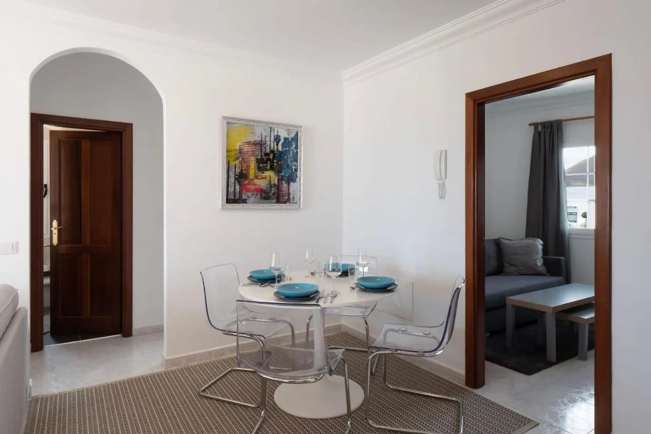 Comfortable And Modern Apartment Next To The Avenida Central In Tías Nyaraló
